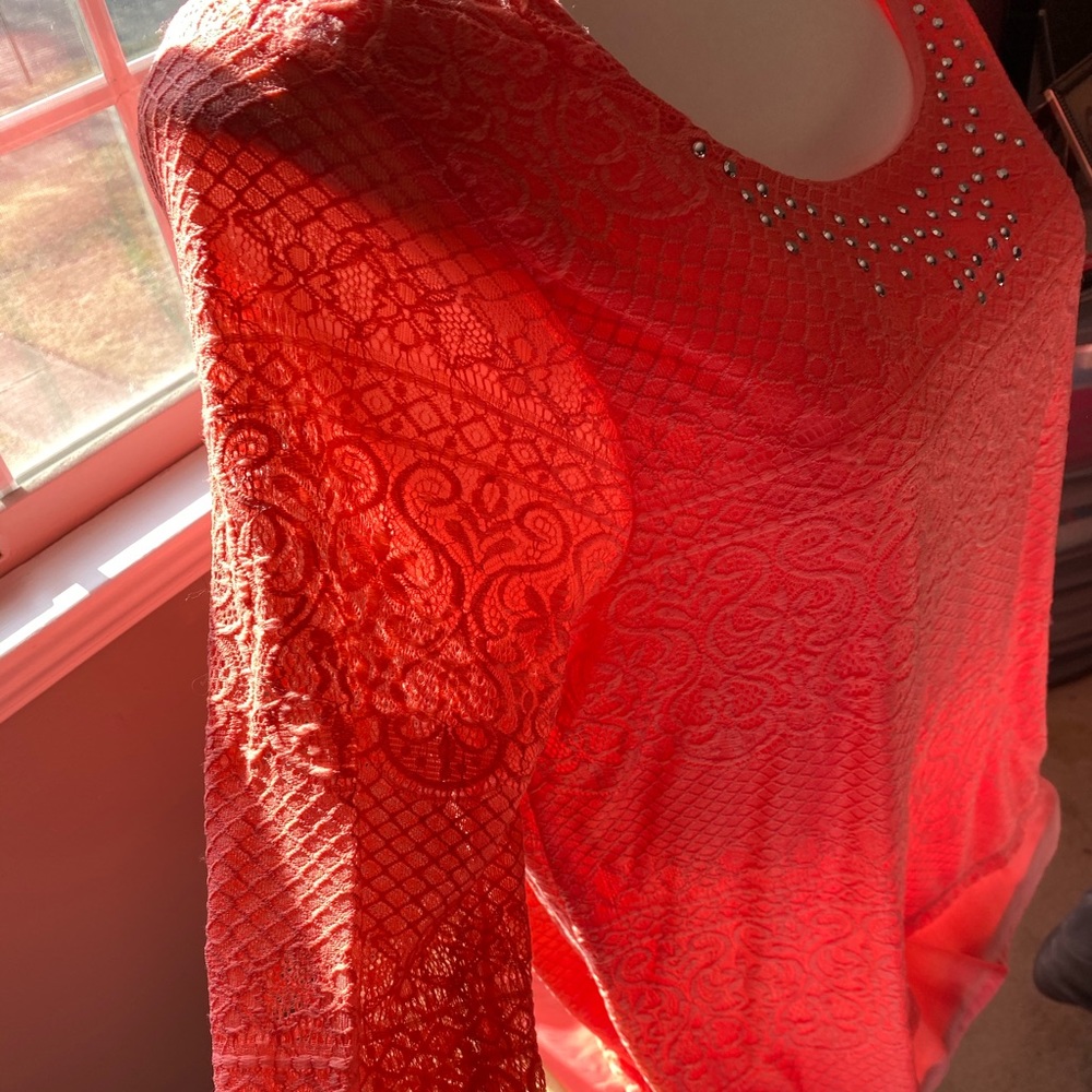 Plus Size Beautiful Top. - Picture 3 of 5